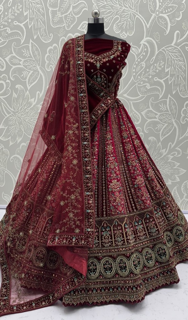 Very-Well Detailed Hand Mirror Crafted with Various Embroidery and Doubke dupatta combine Bridal Lehenga Chol